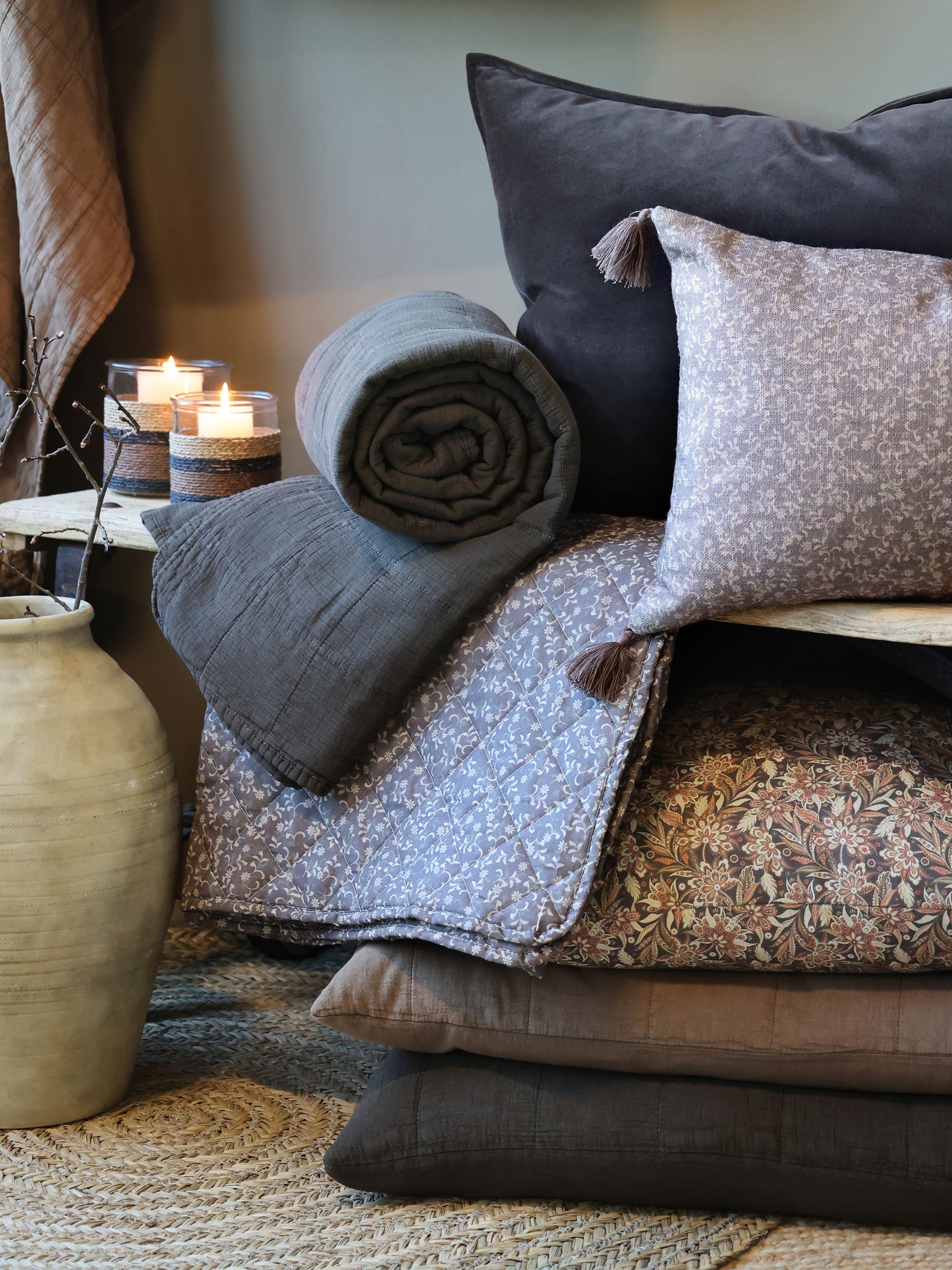 Kissebezug mit Quasten und Blumenmotiv 50x35 cm