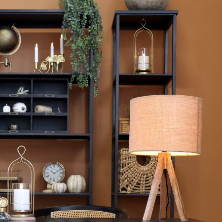 Tischlampe mit Holzfuß und Leinenschirm