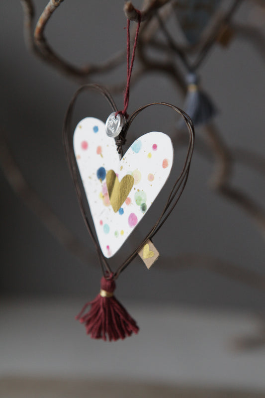 Schmuckherzen. Bunte Punkte