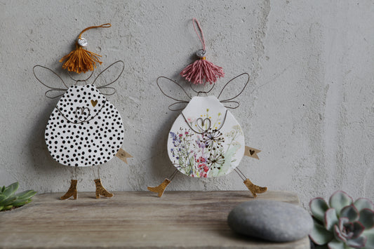 Pummelfee. Schwarze Punkte