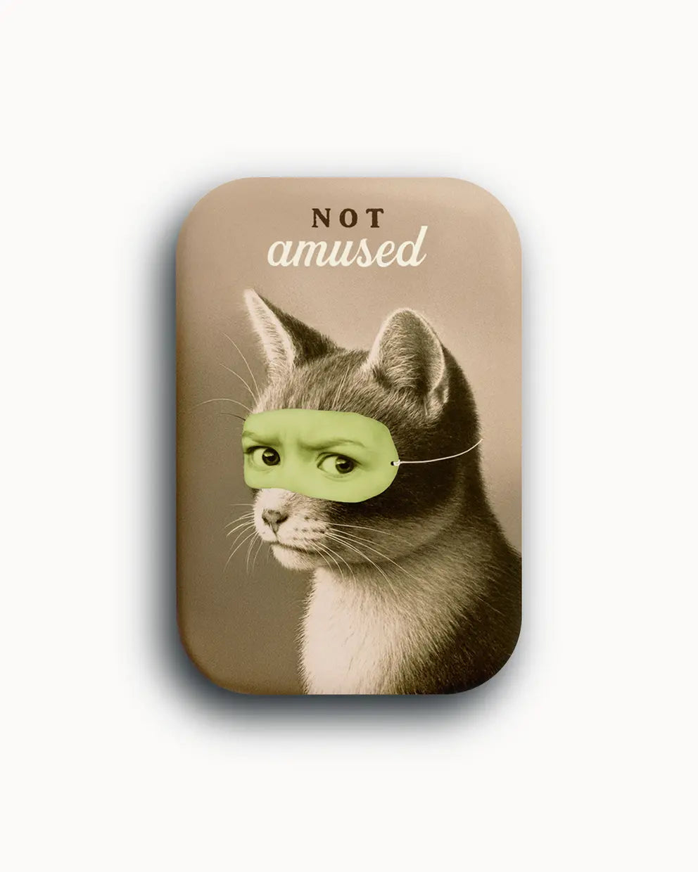 Luna Magnet. not amused