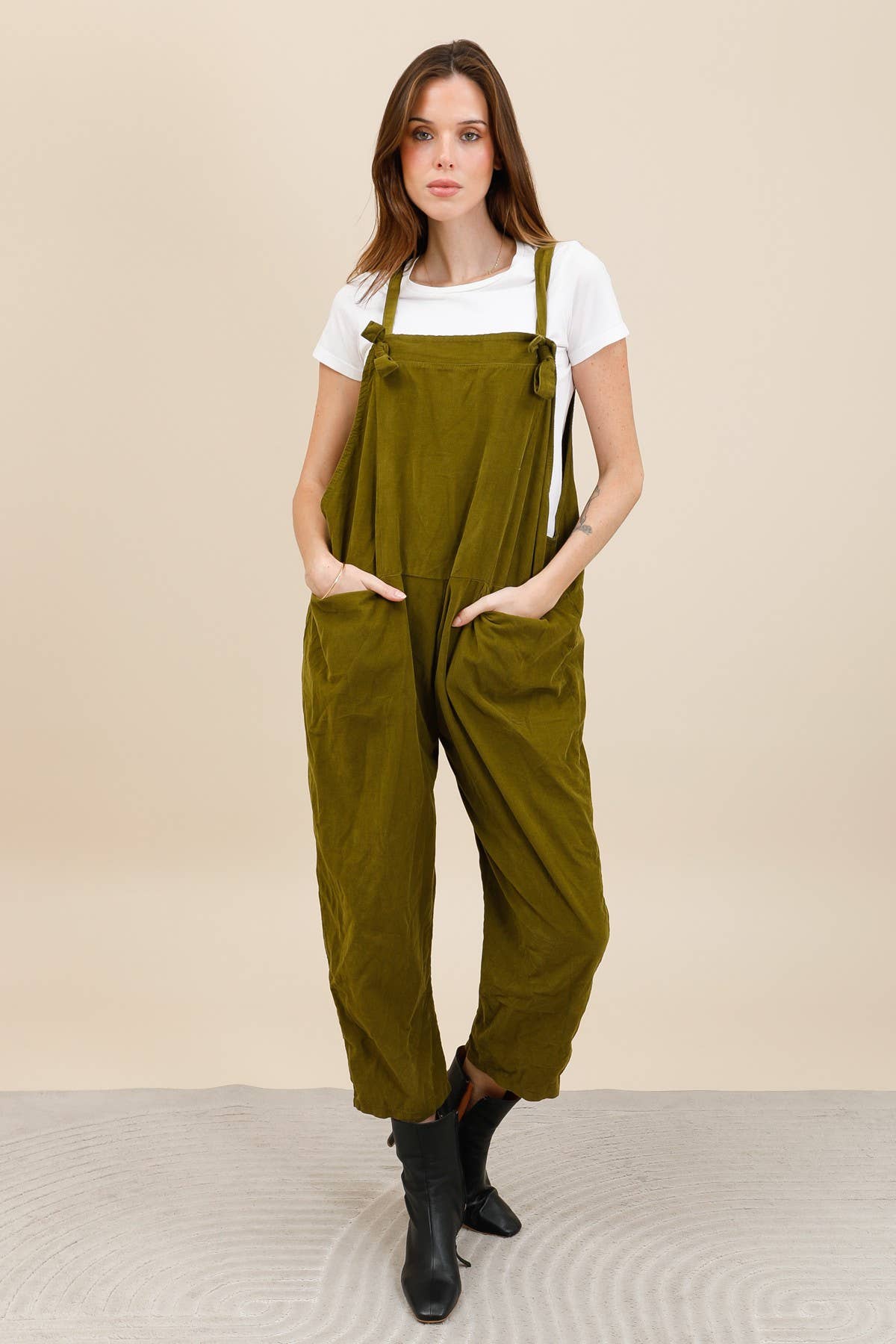 Damen-Latzhose aus Cord, weit geschnitten, 100% Baumwolle 668 90007: Choco