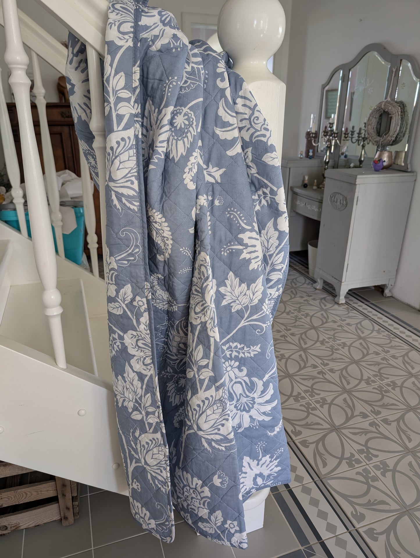 Decke / Tagesdecke / Quilt blau mit Blumenmuster 180x130cm