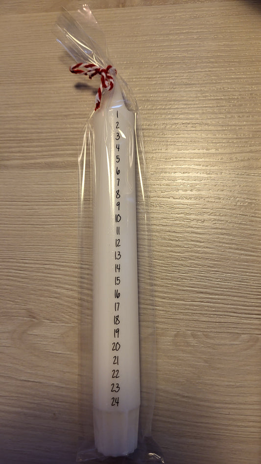 Adventskerze aus Stearin