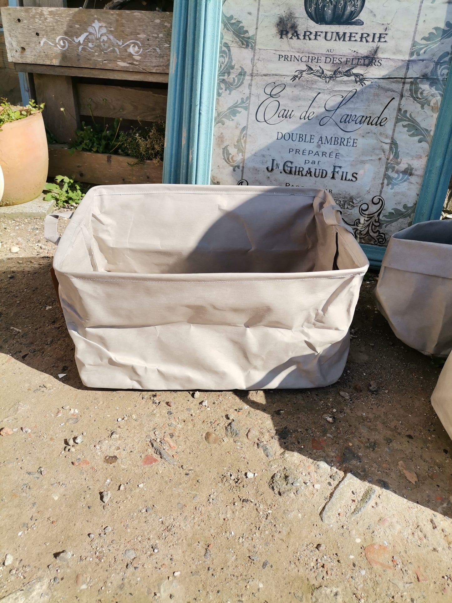 Faltbare Box aus Starkpapier klein