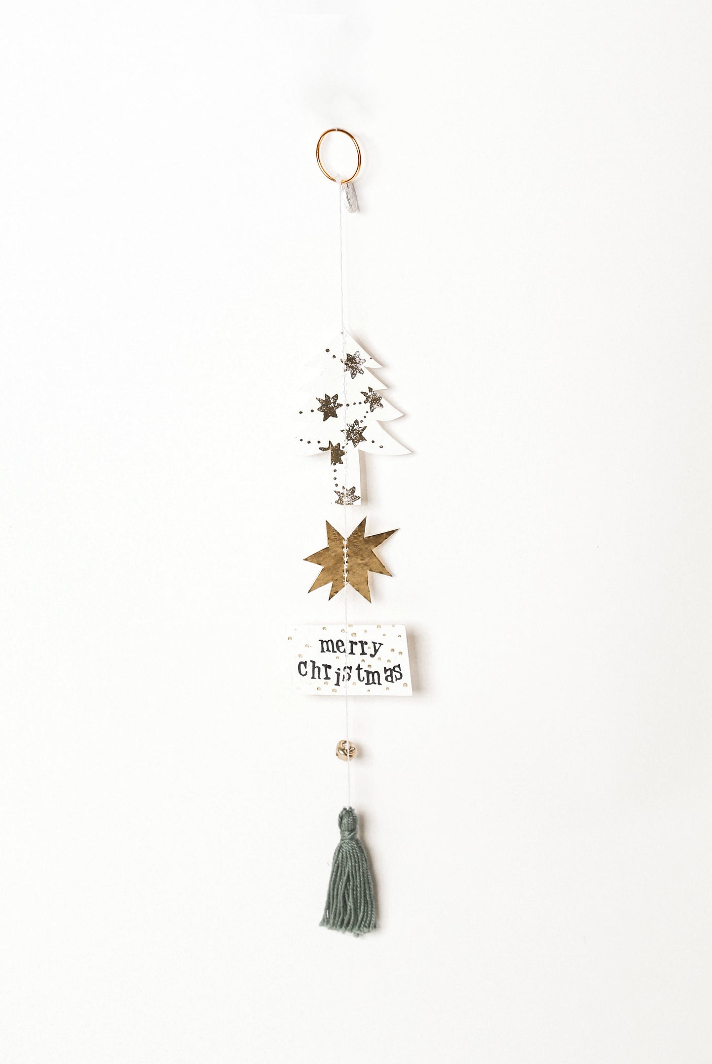 Glöckchenornamente. Merry Christmas