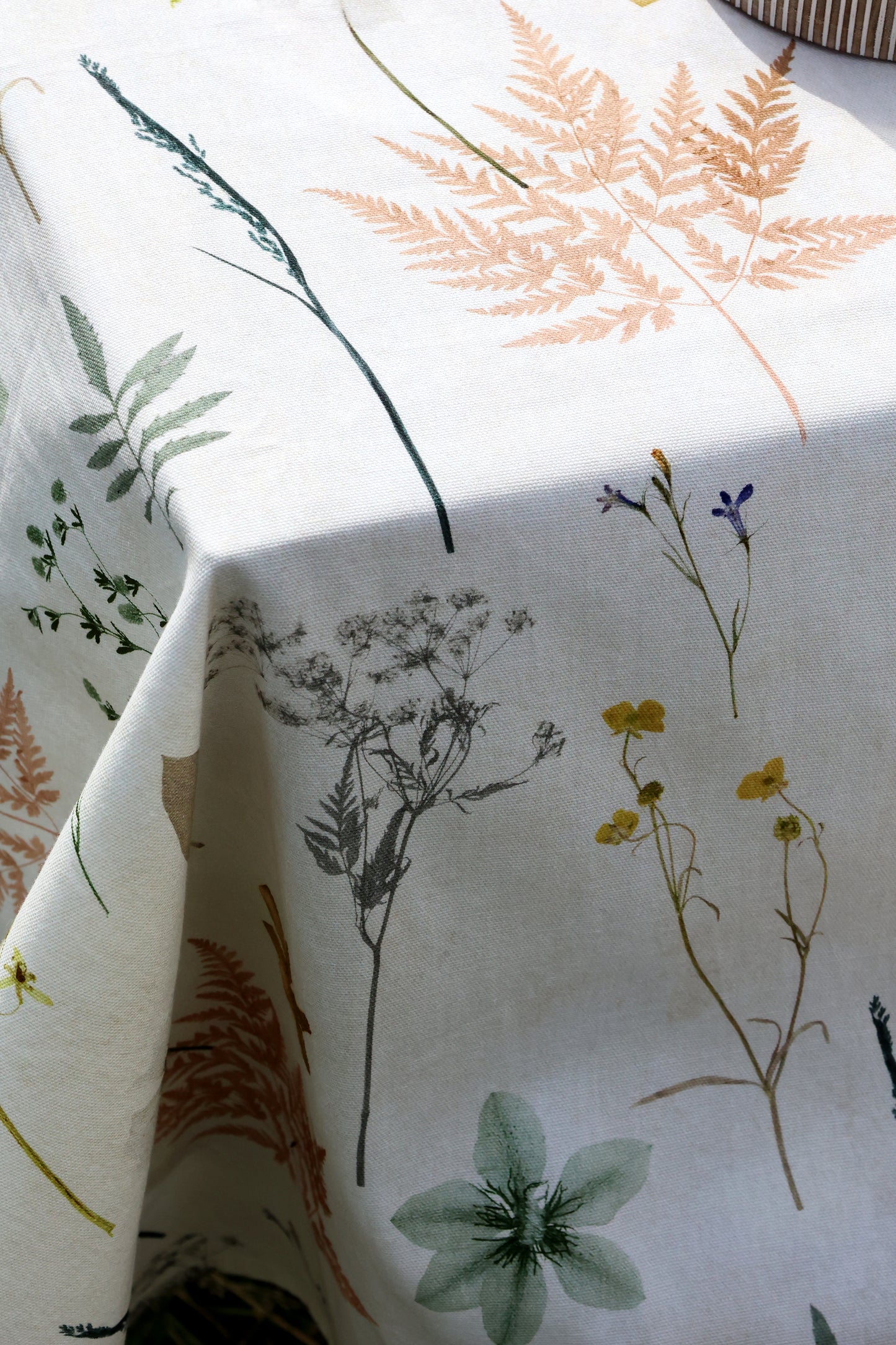 Tischdecke  mit Blumendruck