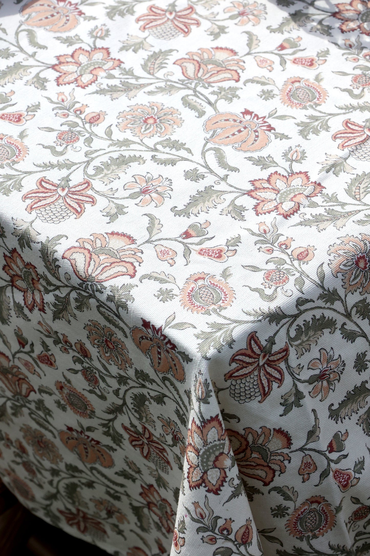 Tischdecke mit Blumenmuster 240x140 cm
