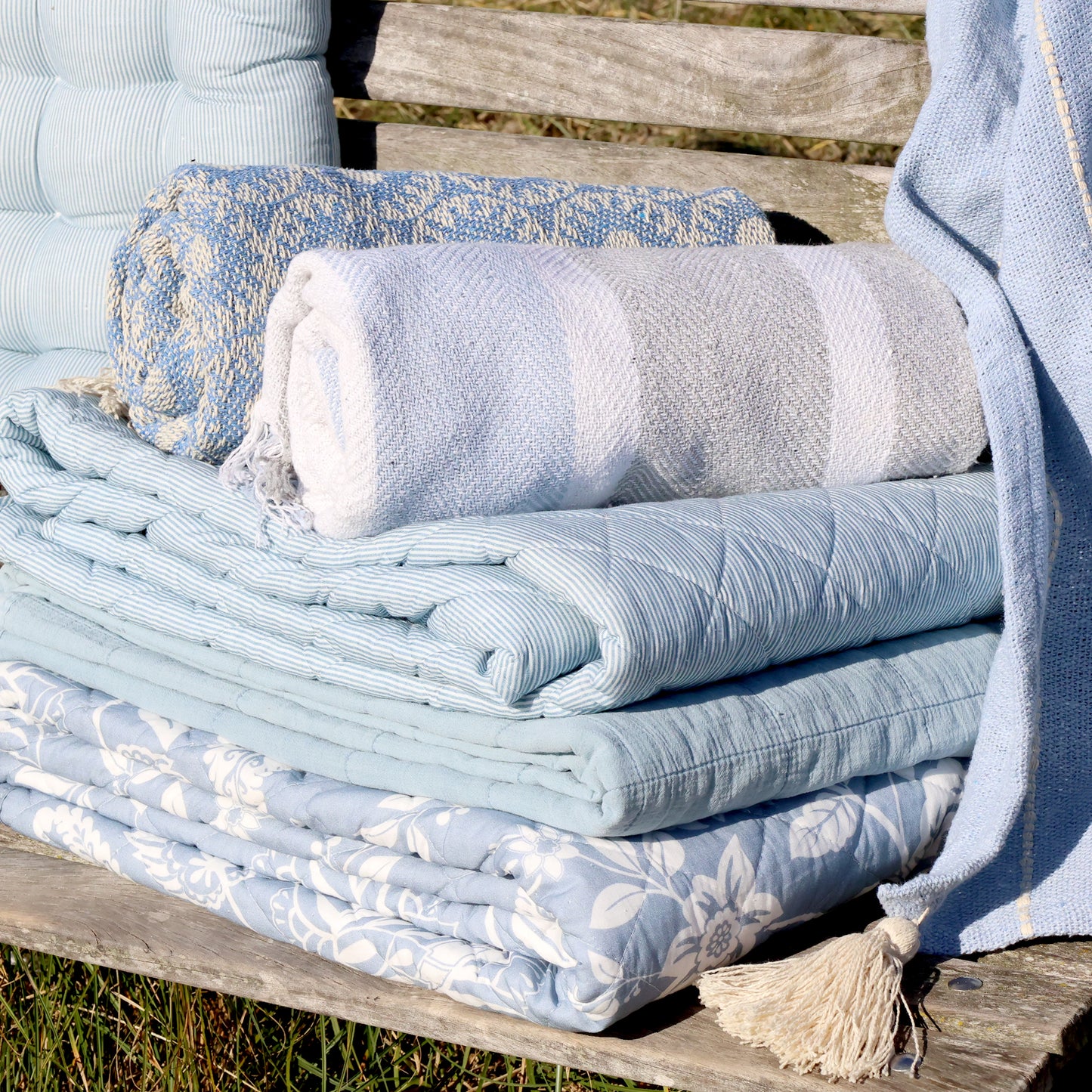 Decke / Tagesdecke / Quilt blau mit Blumenmuster 180x130cm