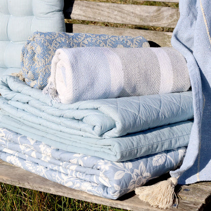 Decke / Tagesdecke / Quilt blau mit Blumenmuster 180x130cm