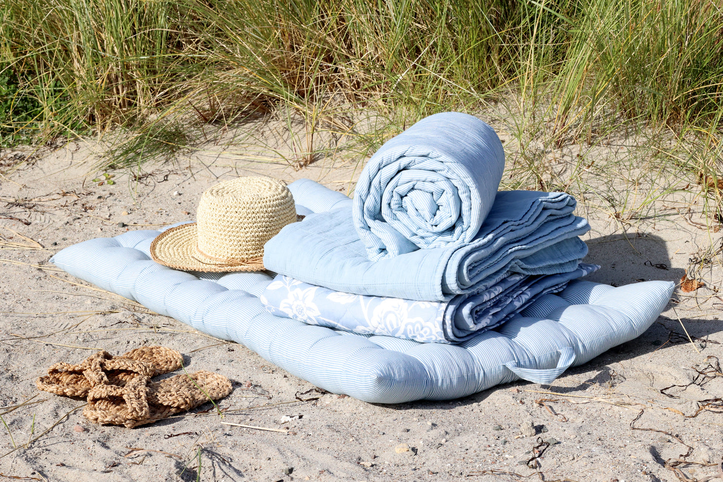 Decke / Tagesdecke / Quilt blau mit Blumenmuster 180x130cm