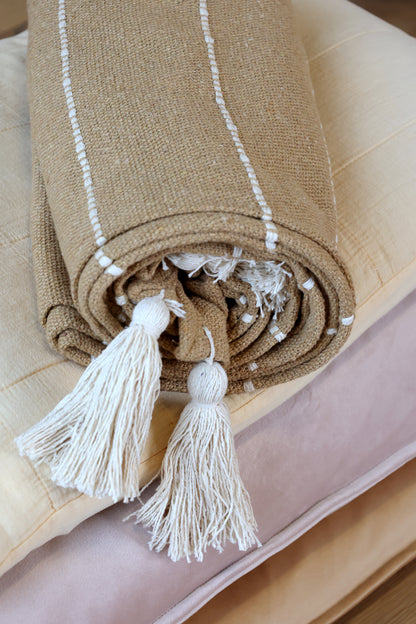 Decke aus Garnüberschuss honig 150x130cm