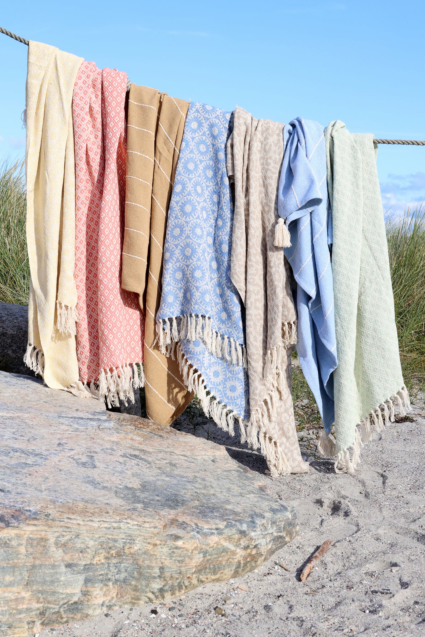 Decke aus Garnüberschuss sky blue 150x130cm