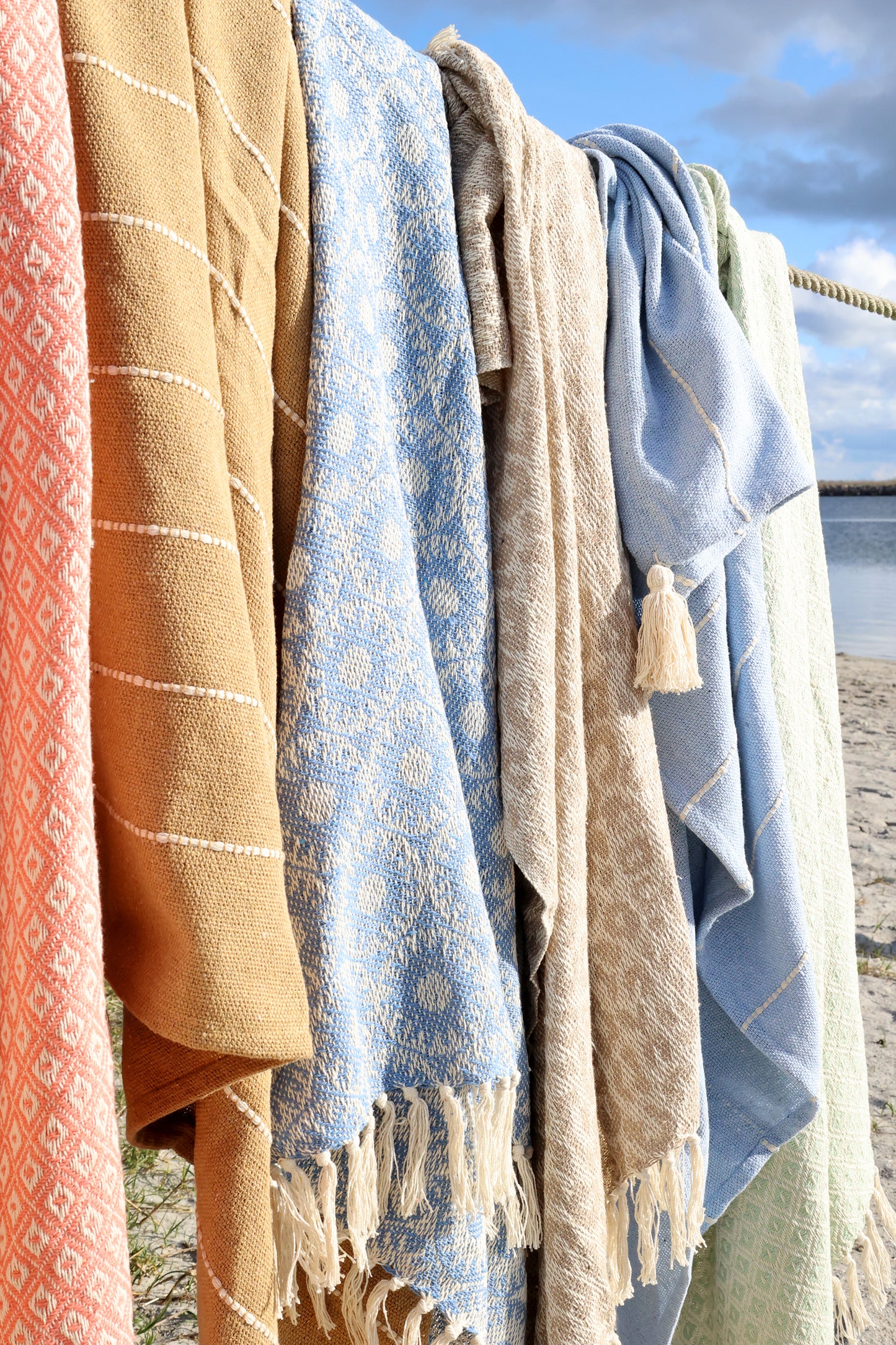 Decke aus Garnüberschuss sky blue 150x130cm