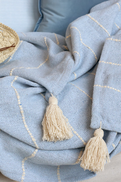 Decke aus Garnüberschuss sky blue 150x130cm