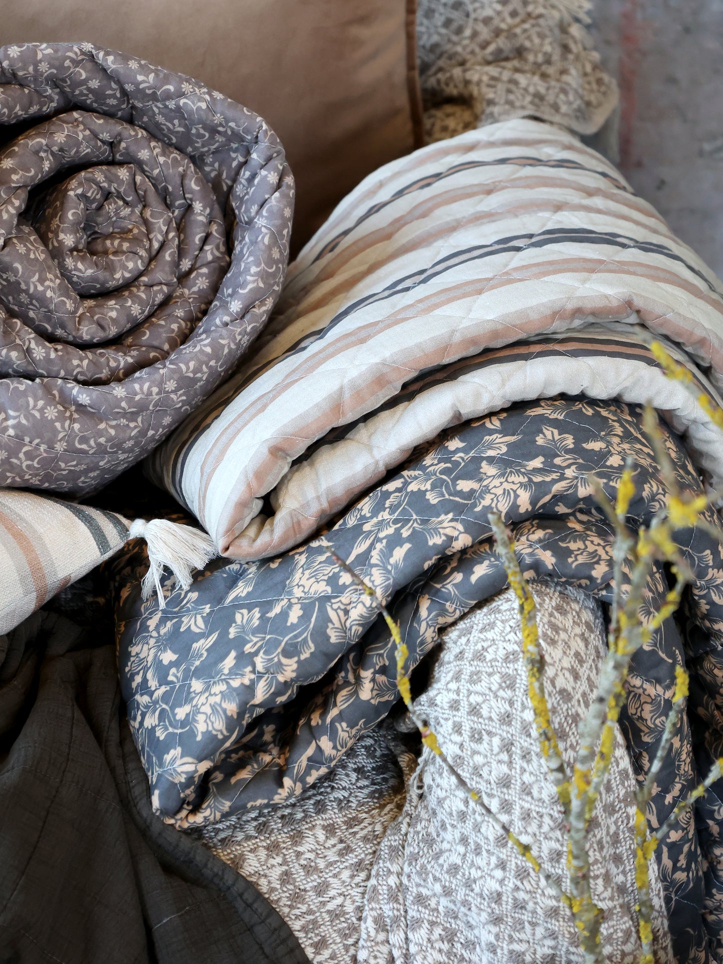 Decke / Tagesdecke / Quilt mit Blumen 180x130 cm