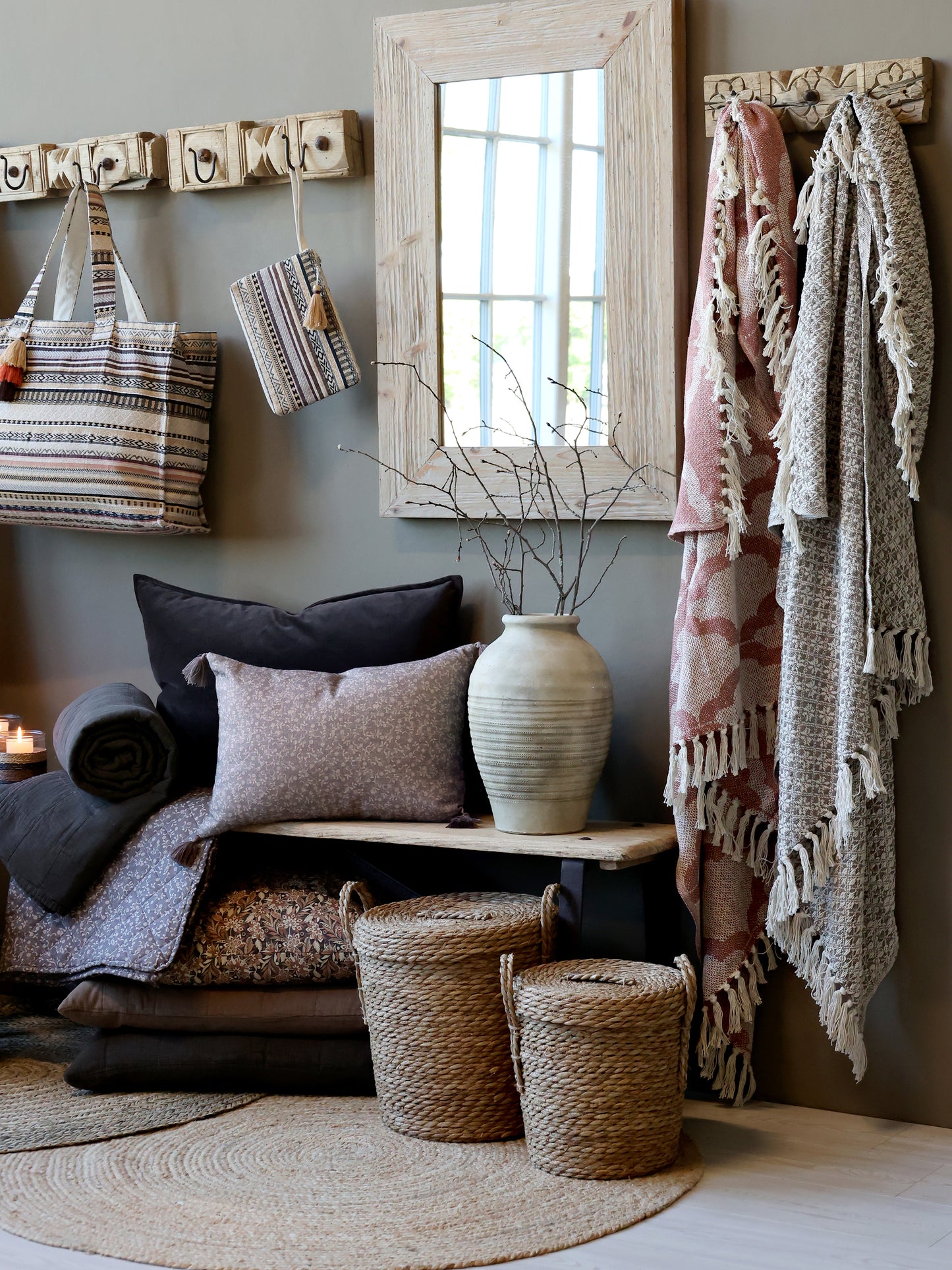 Kissebezug mit Quasten und Blumenmotiv 50x35 cm