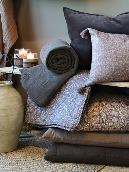 Kissebezug mit Quasten und Blumenmotiv 50x35 cm