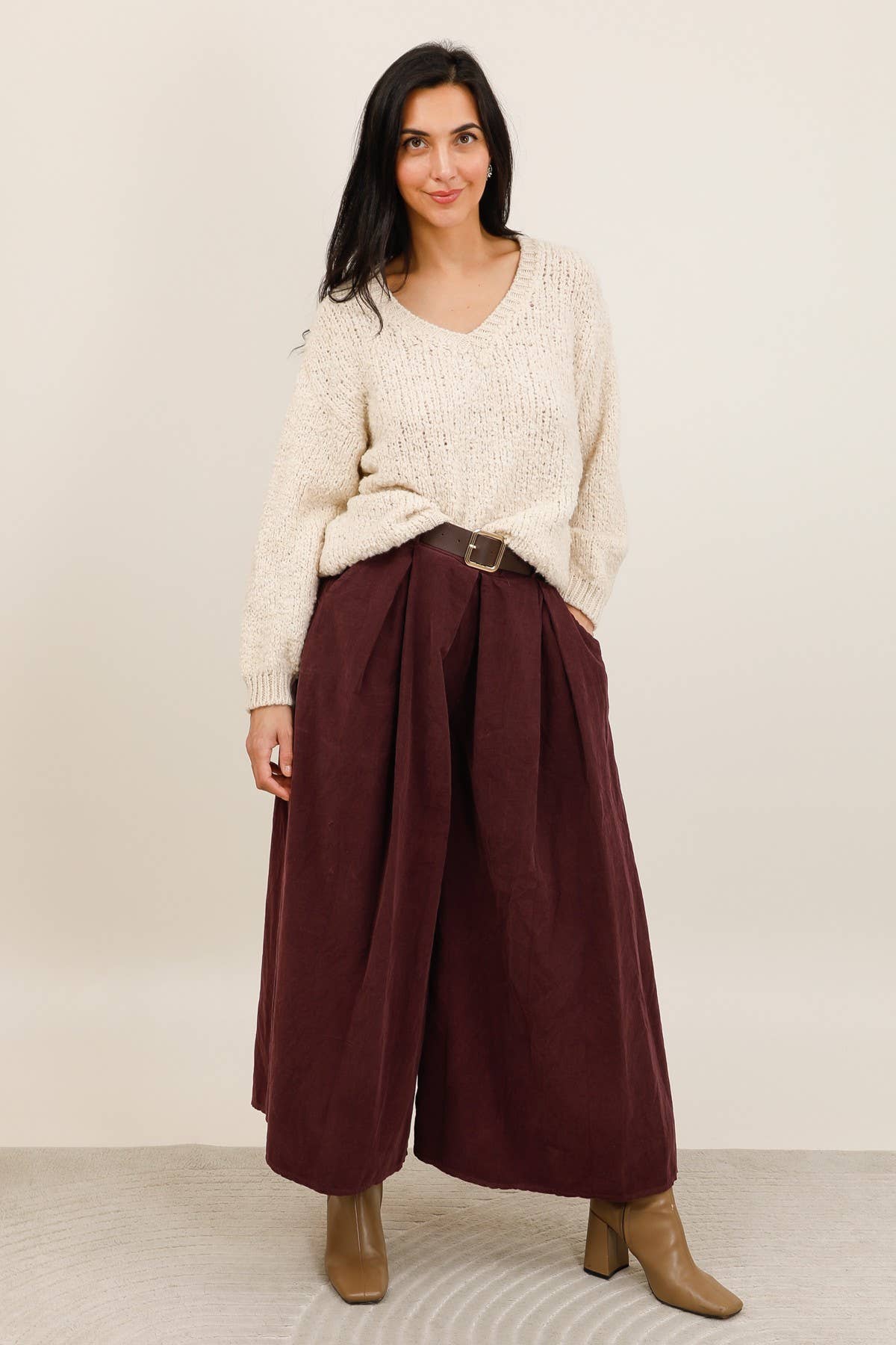 Hose mit Taschen und Gürtel 30522, Feincord, 100 % Baumwolle: Grün/Olive