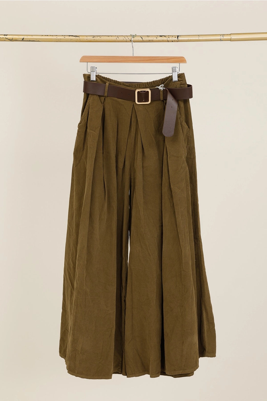 Hose mit Taschen und Gürtel 30522, Feincord, 100 % Baumwolle: Grün/Olive