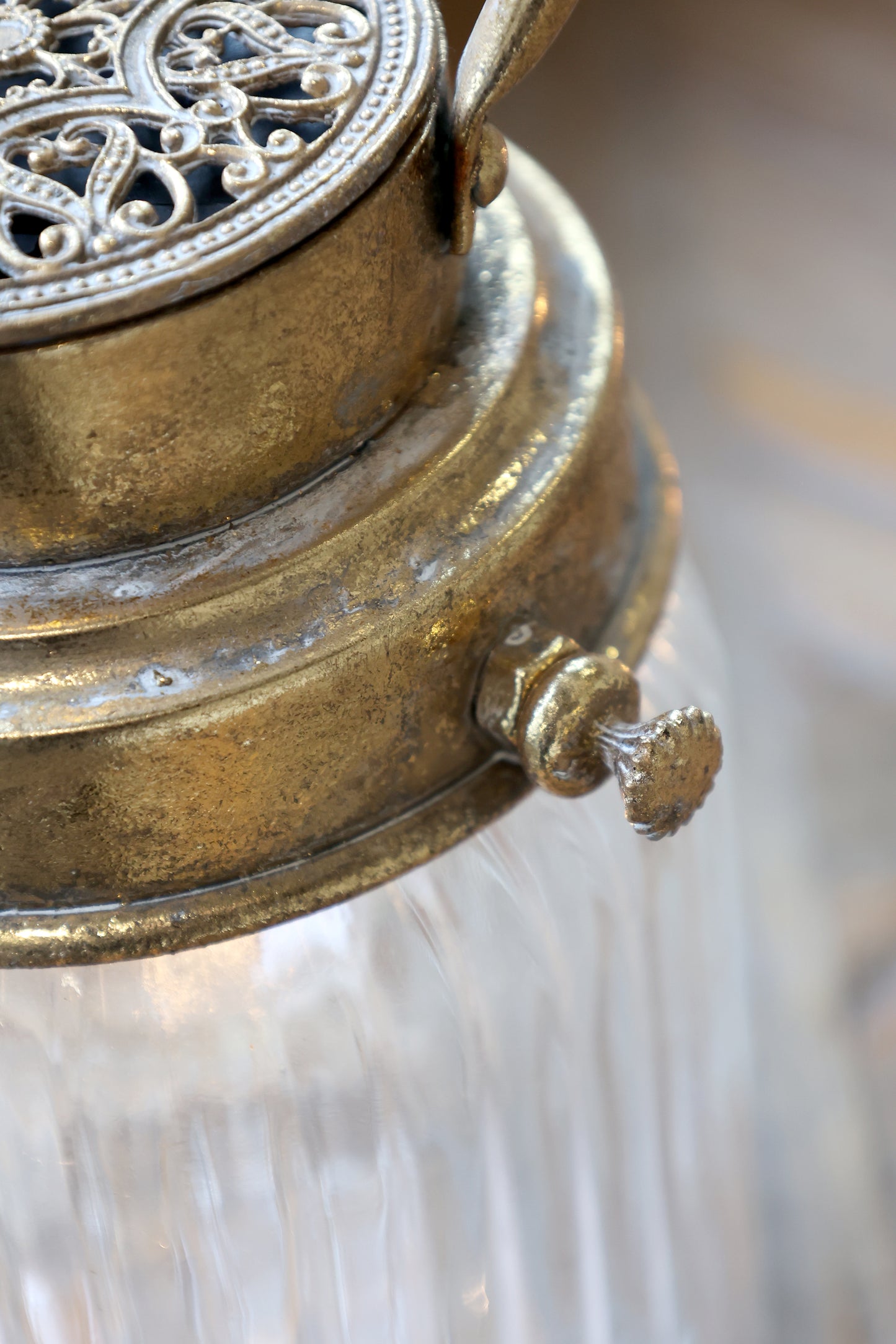 Laterne mit Timerfunktion antique messing geriffelt