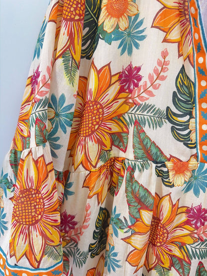 Kurzes Boho-Kleid aus bedruckter Baumwolle mit Sonnenblumenmuster: Orange