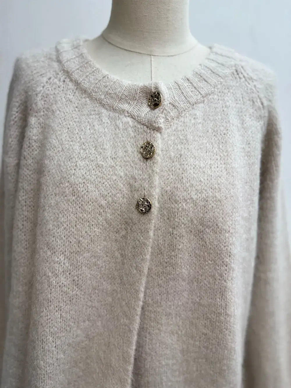 Cardigan aus flauschigem Strick mit dekorativen Knöpfen: Beige /  7920 Einheitsgröße