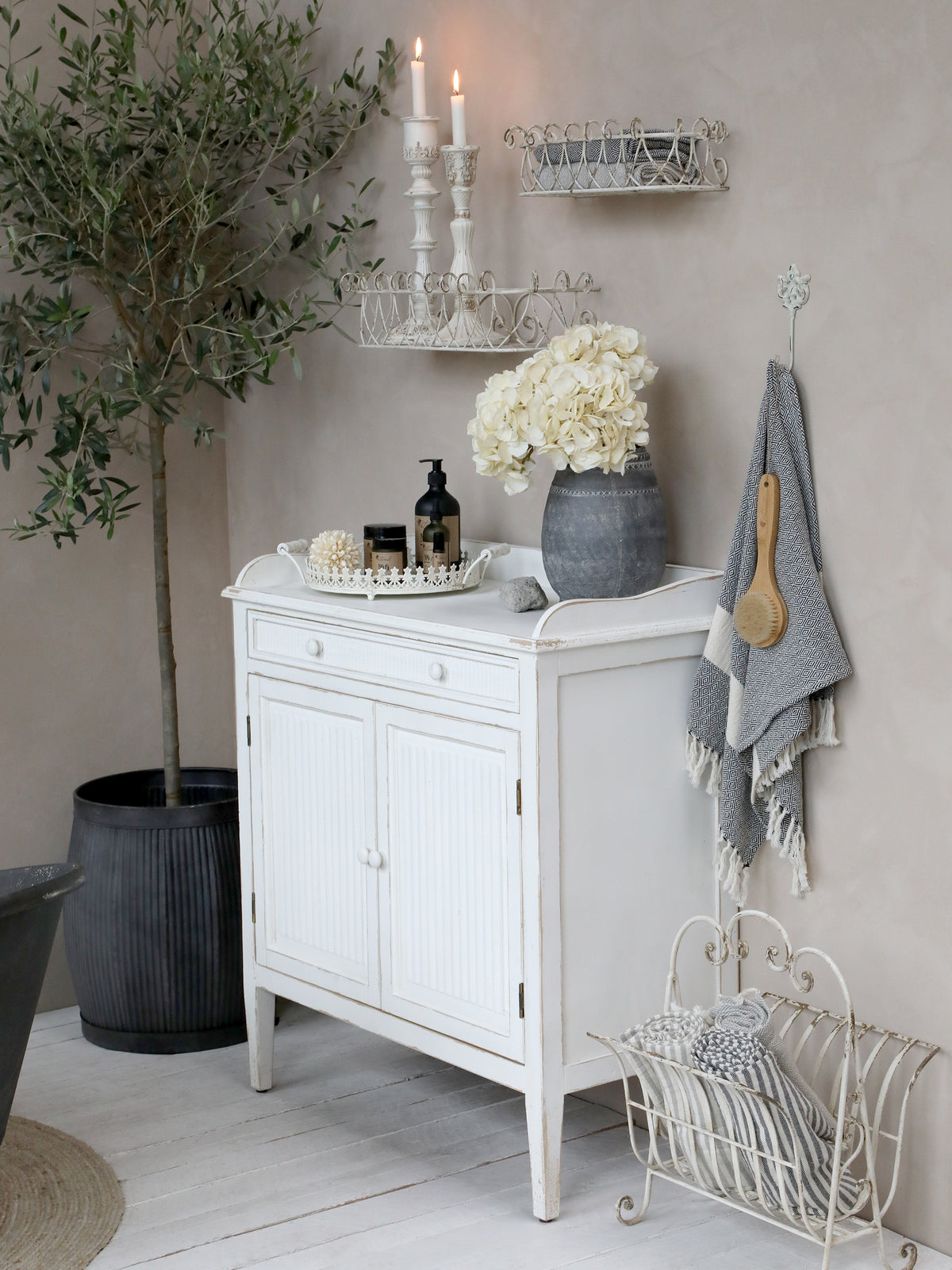 Schrank / Sideboard antique weiß