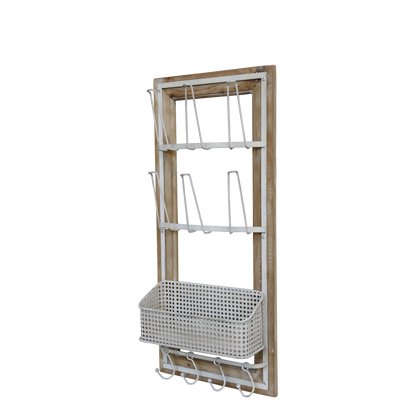 Regal mit Haken und Korb
