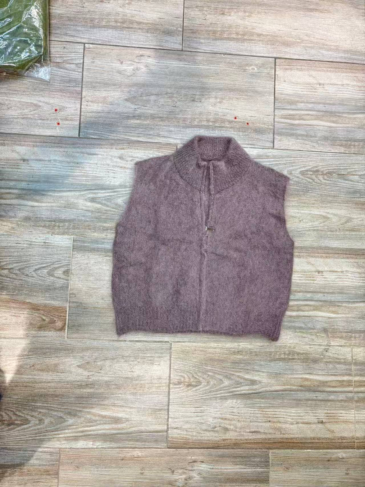 Ärmellose Mohair-Weste mit Reißverschluss REF. 22183: Dunkelviolett