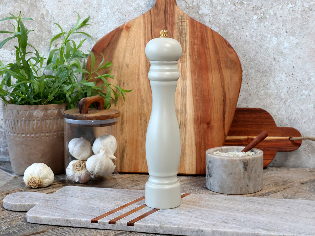Salz- oder Pfeffermühle Latte