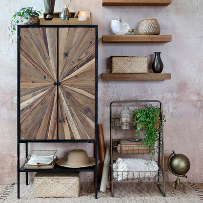 Etagere mit drei Körben
