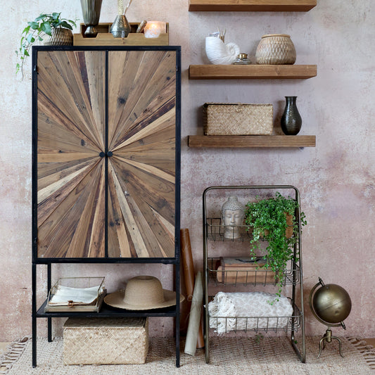 Etagere mit drei Körben