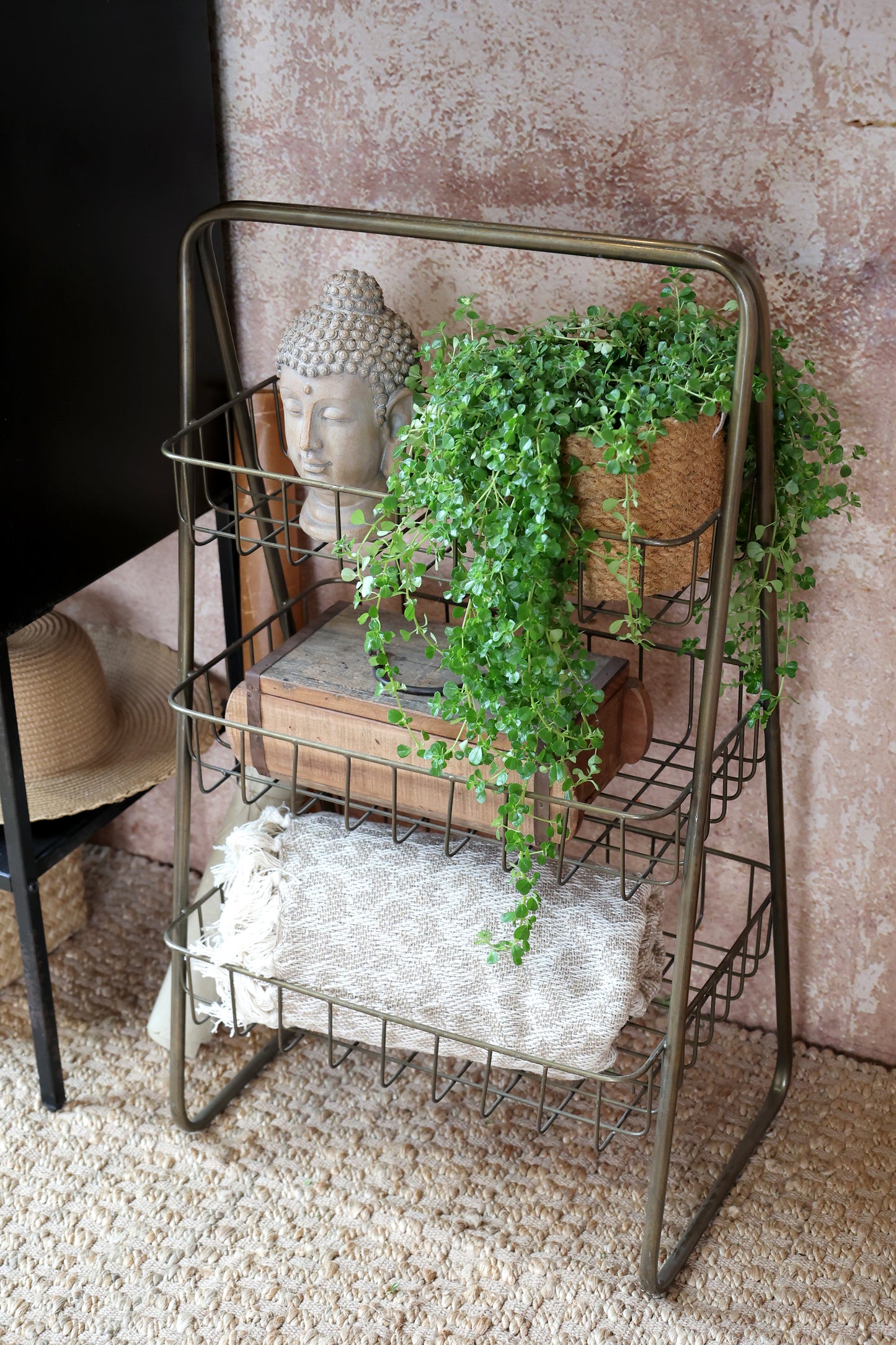 Etagere mit drei Körben