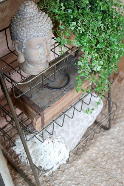 Etagere mit drei Körben