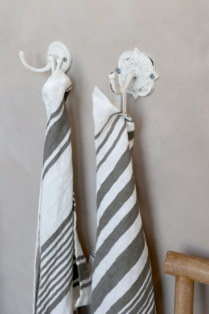 Haken mit Dekor creme