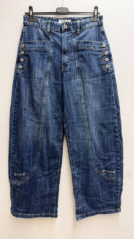 Weite Cropped-Jeans mit hoher Taille und Knopfdetails: L 3011