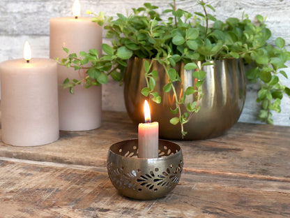 Kerzenhalter mit Muster messing