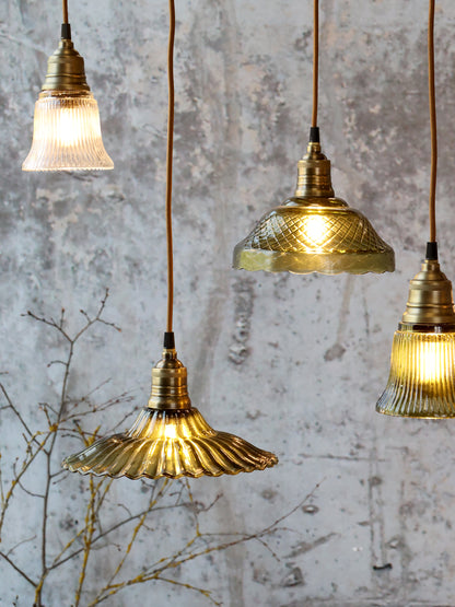 Lampe mit Messingoberfläche