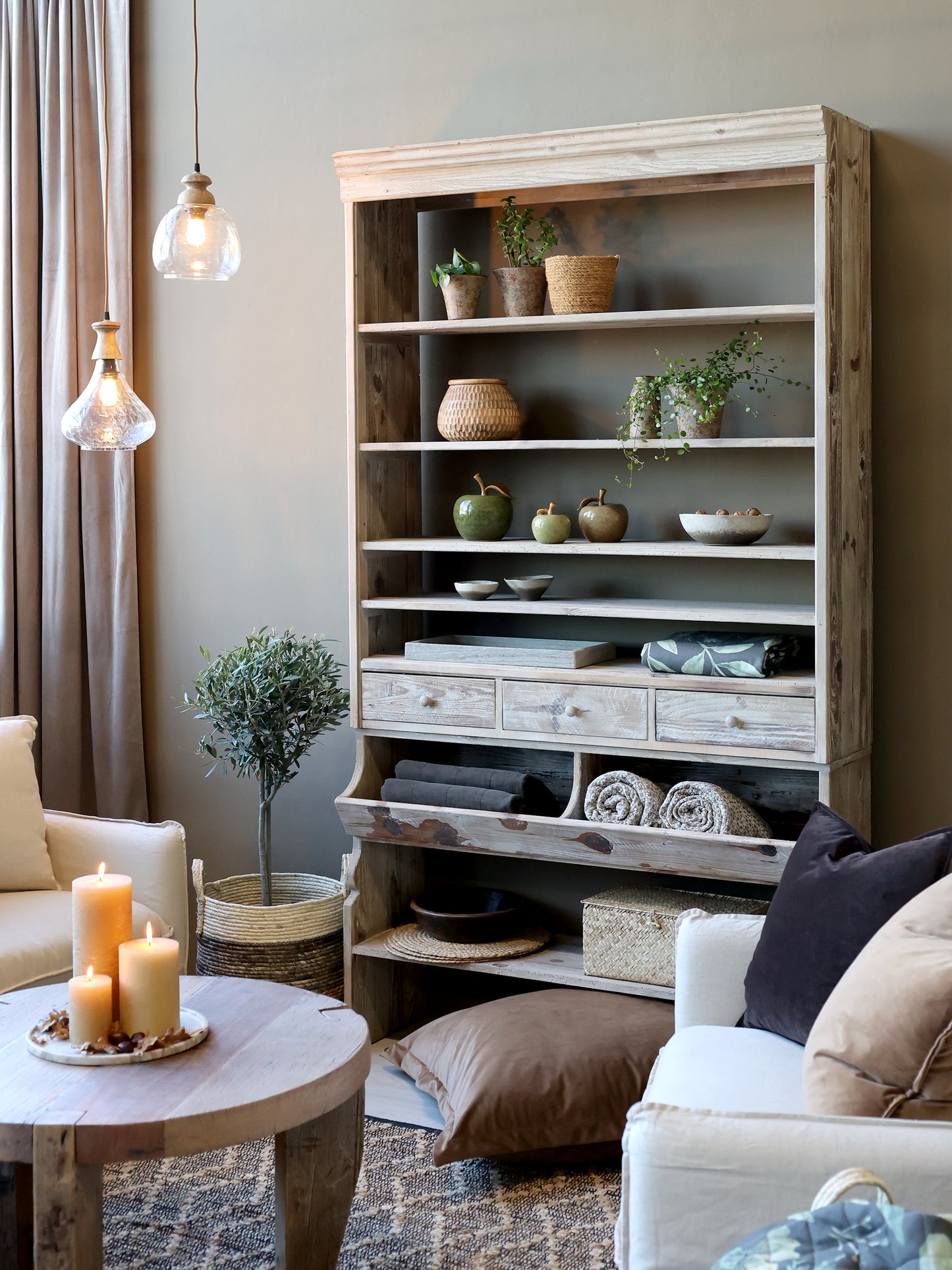 Lampe mit Holzzierhülse