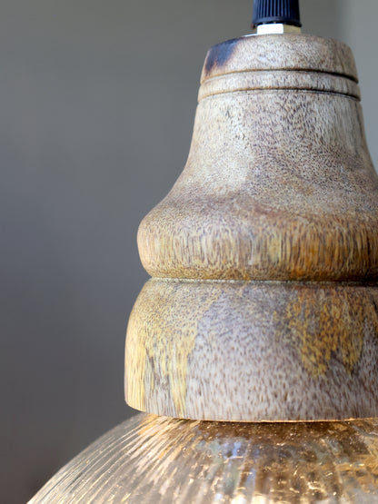 Lampe mit Holzzierhülse geriffelt