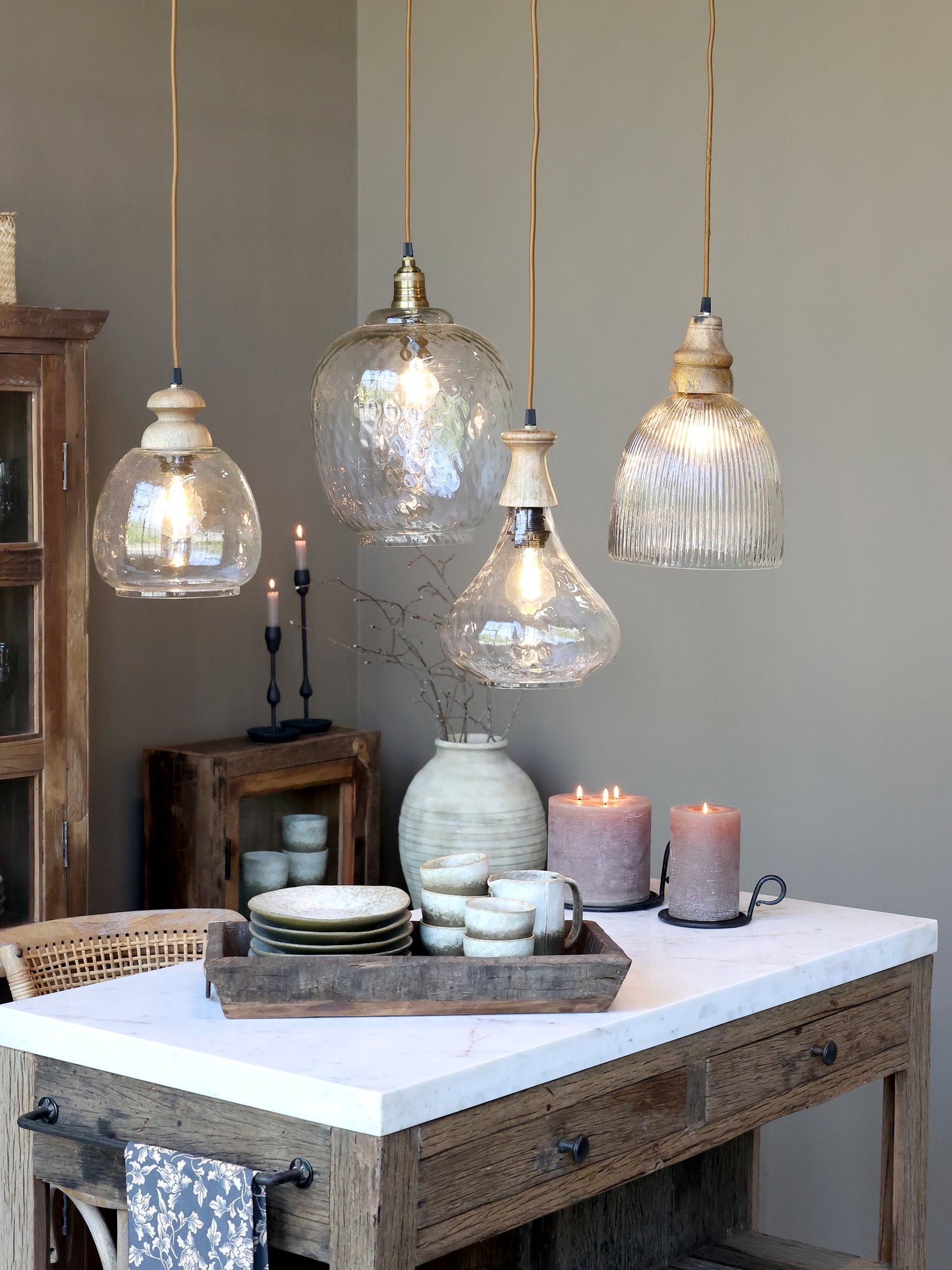 Lampe mit Holzzierhülse geriffelt