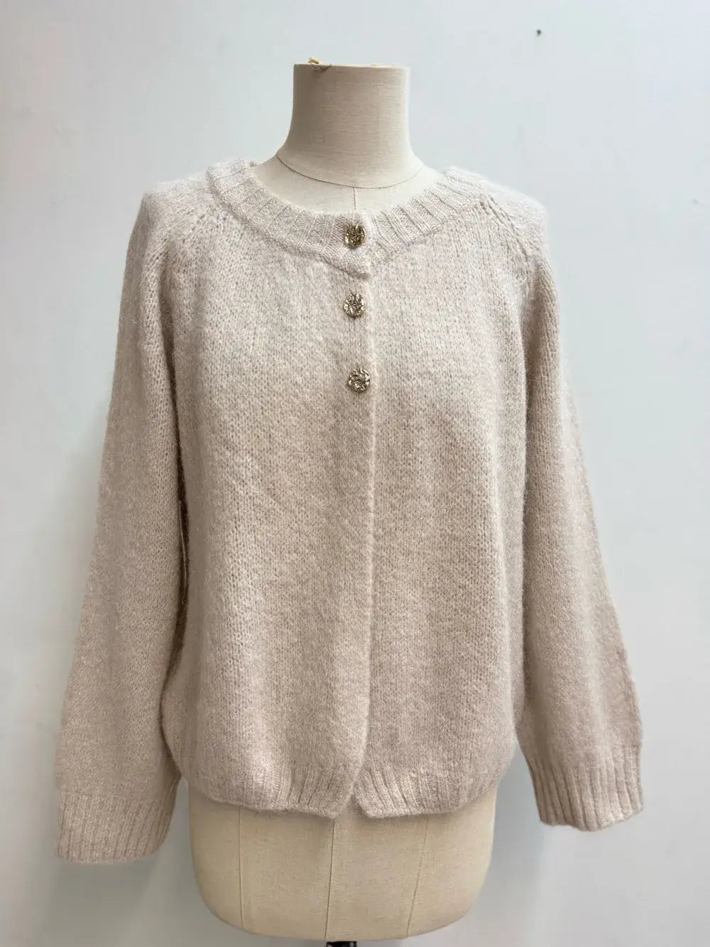 Cardigan aus flauschigem Strick mit dekorativen Knöpfen: Beige /  7920 Einheitsgröße