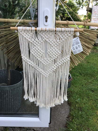 Wanddeko aus Makramee
