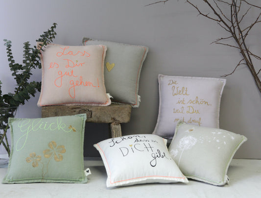 Mini Kissen. Die Welt ist schön, weil du mit drauf bist