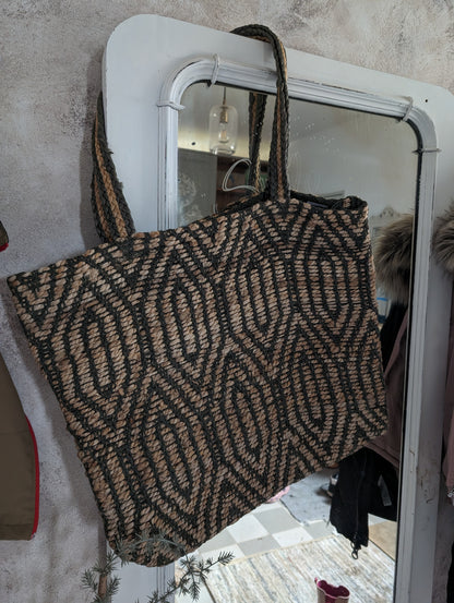große Tasche aus Jute