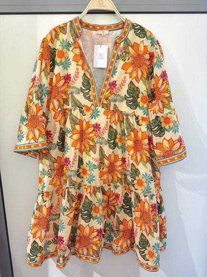 Kurzes Boho-Kleid aus bedruckter Baumwolle mit Sonnenblumenmuster: Orange