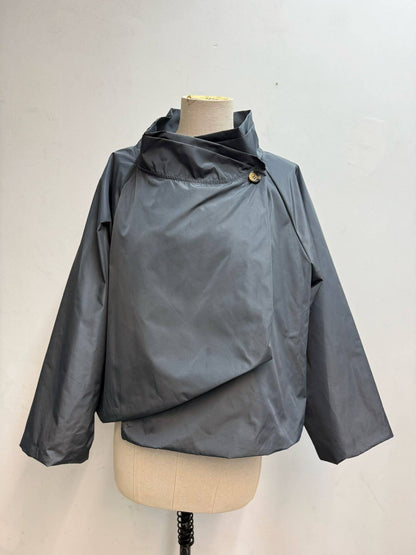 Leichte Jacke mit überkreuztem Stehkragen: Gris / 7690 Einheitsgröße