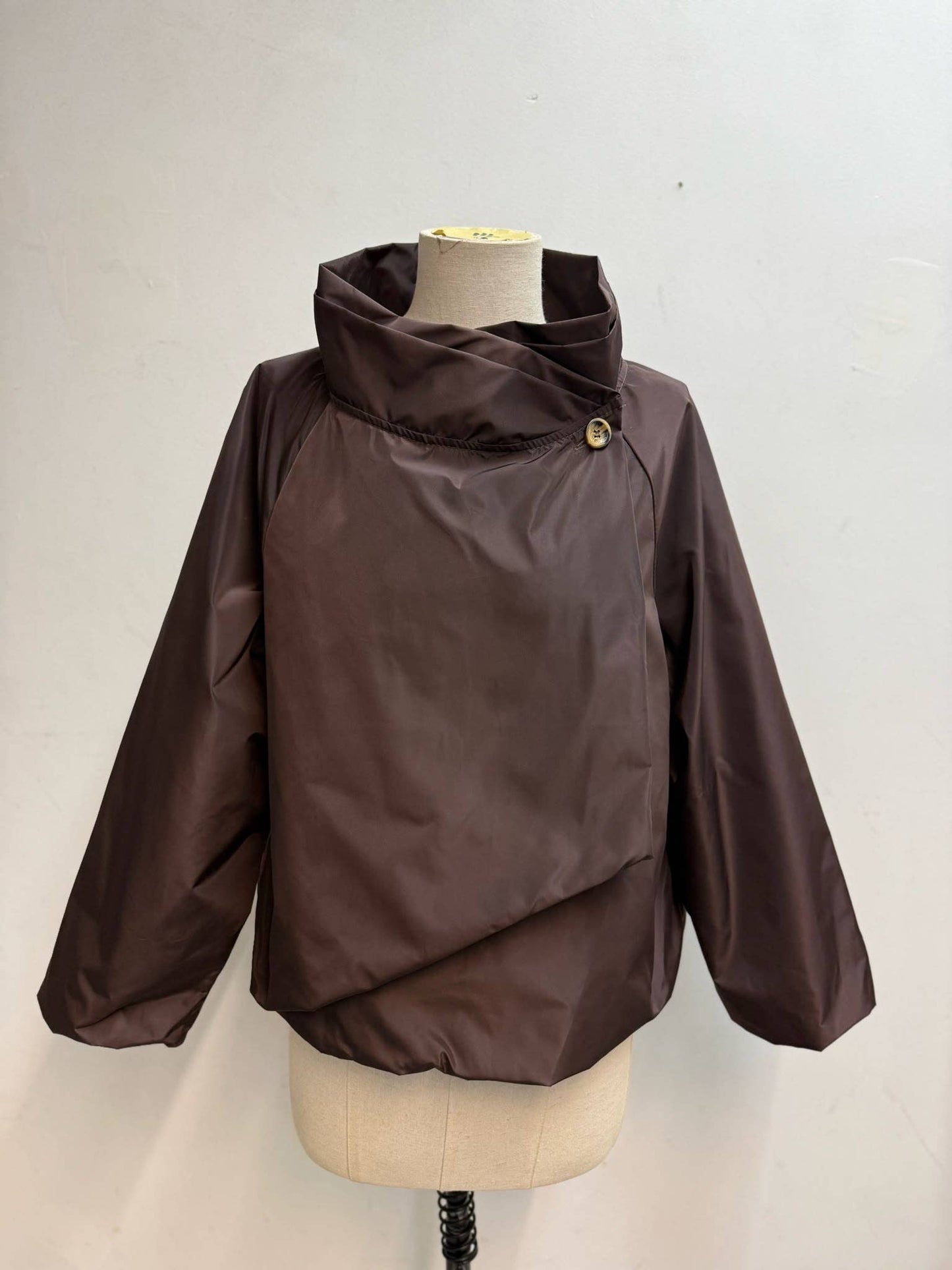 Leichte Jacke mit überkreuztem Stehkragen: Gris / 7690 Einheitsgröße