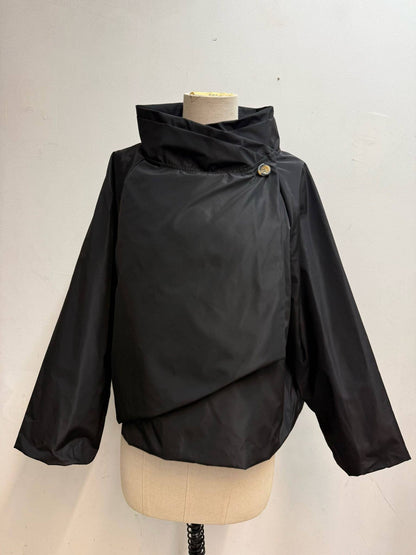 Leichte Jacke mit überkreuztem Stehkragen: Gris / 7690 Einheitsgröße